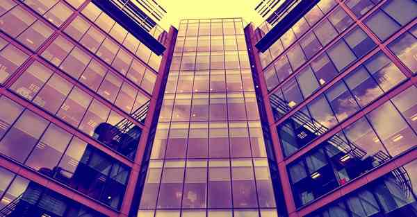 人工智能机器人和人谈恋爱