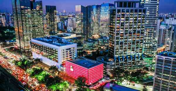 人工智能机器人和人谈恋爱