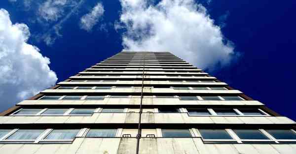 人工智能机器人和人谈恋爱