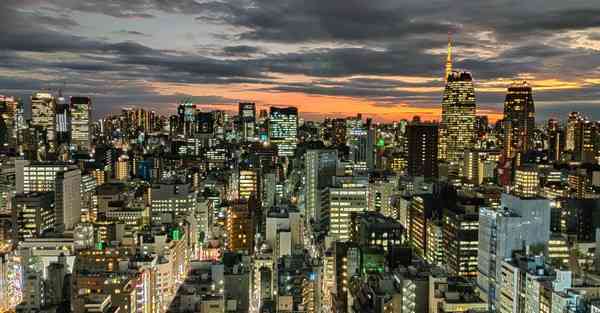 人工智能机器人和人谈恋爱