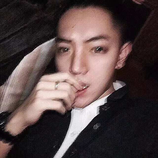 魏荔弘霞